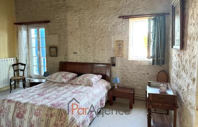 Maison - 241 m² - 8 pièces