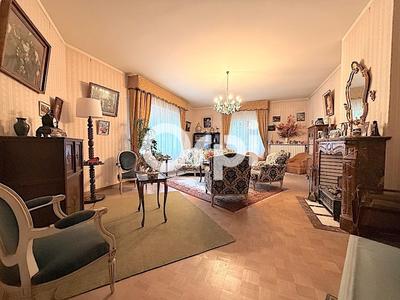 Maison - 206 m² - 7 pièces