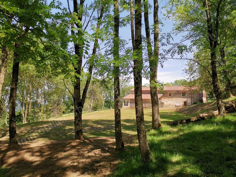 Maison - 360 m² - 8 pièces