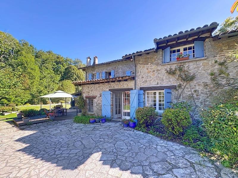 Maison - 463 m² - 19 pièces