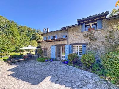 Maison - 463 m² - 19 pièces