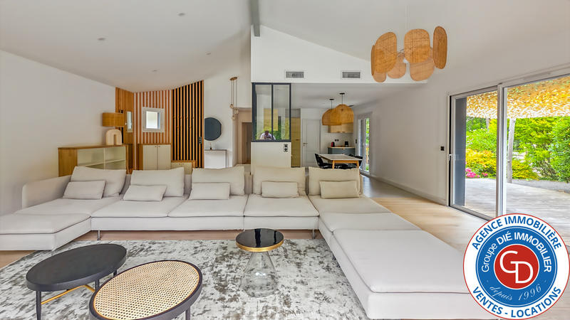 Maison - 200 m² - 6 pièces