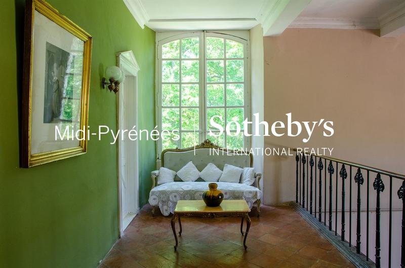 Château - 1 573 m² - 36 pièces