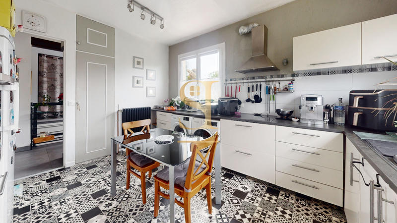 Maison - 228 m² - 7 pièces