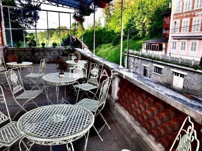 Maison - 320 m² - 14 pièces