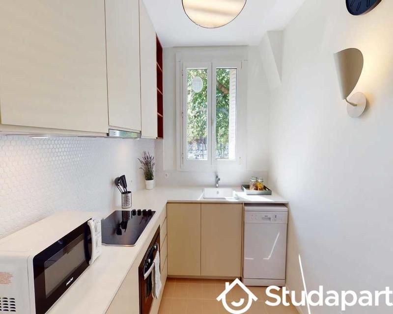 Chambre - 80 m² - 1 pièce