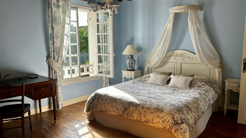 Maison - 211 m² - 7 pièces