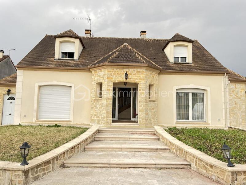 Maison - 155 m² - 6 pièces