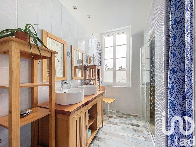 Maison - 225 m² - 8 pièces