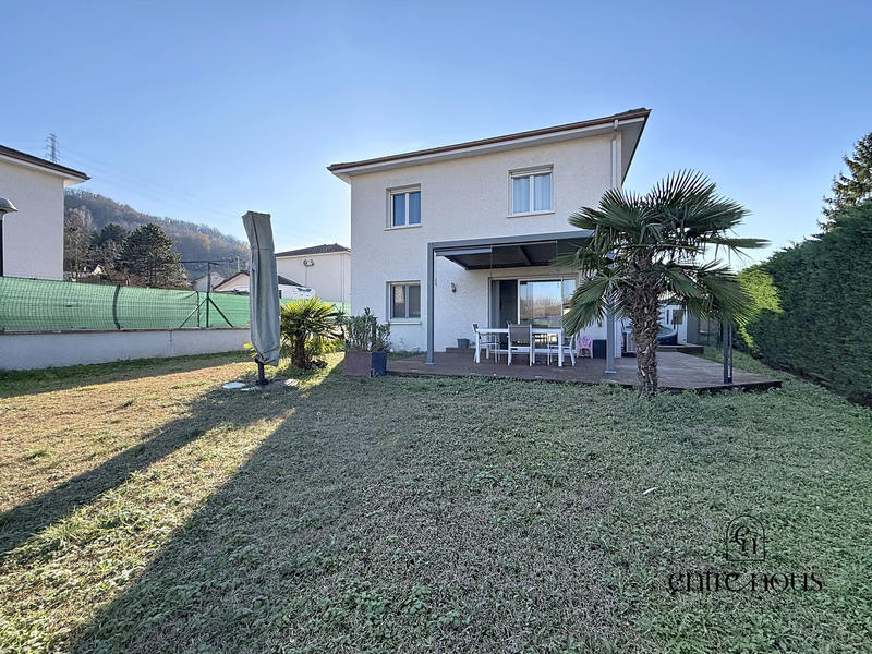 Maison - 90 m² - 4 pièces