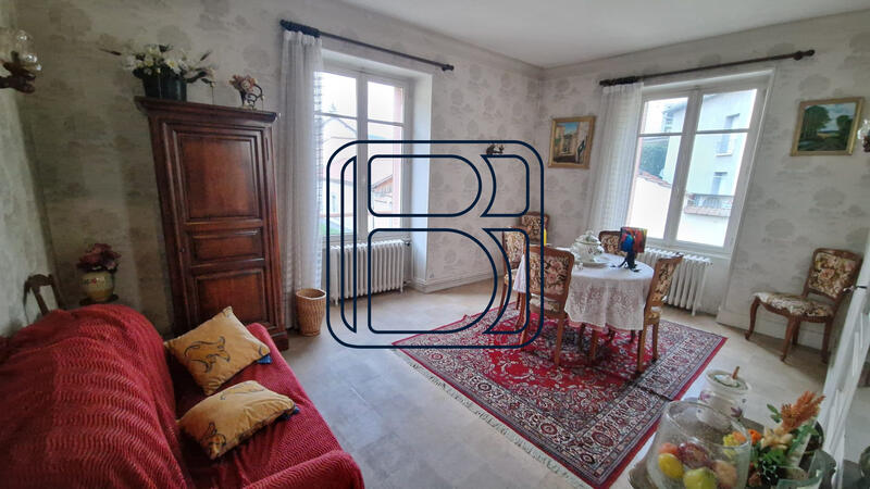 Maison - 180 m² - 12 pièces