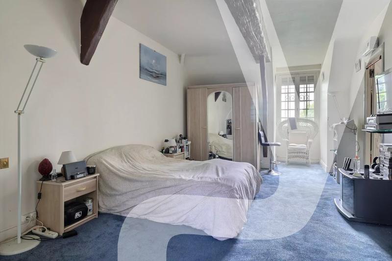 Maison de ville - 325 m² - 11 pièces