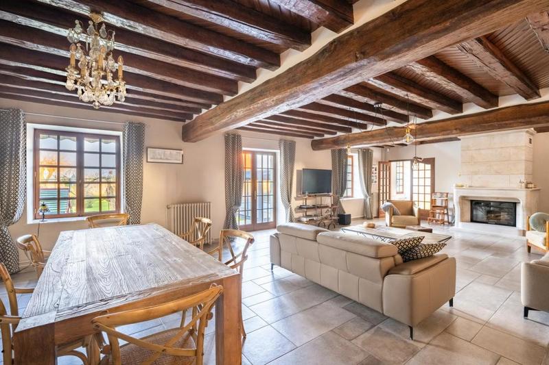 Corps de ferme - 270 m² - 9 pièces