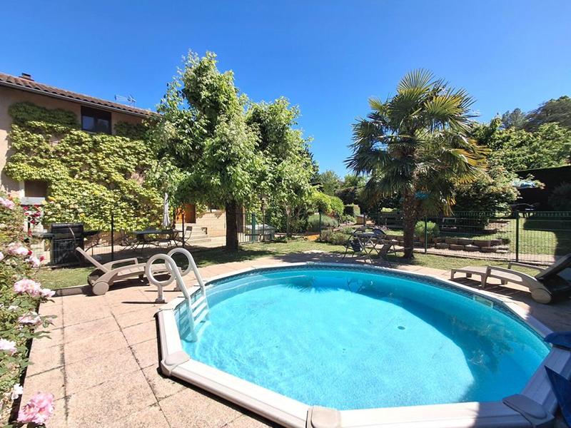 Maison - 260 m² - 6 pièces