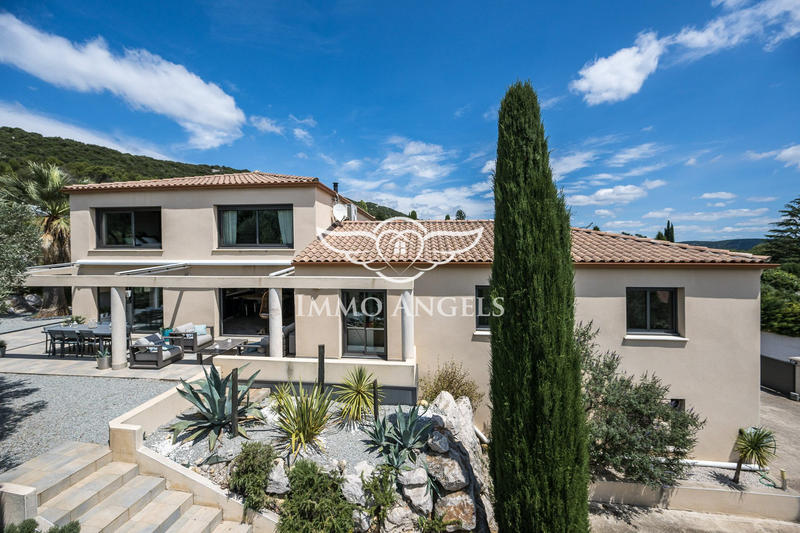 Maison contemporaine - 292 m² - 9 pièces