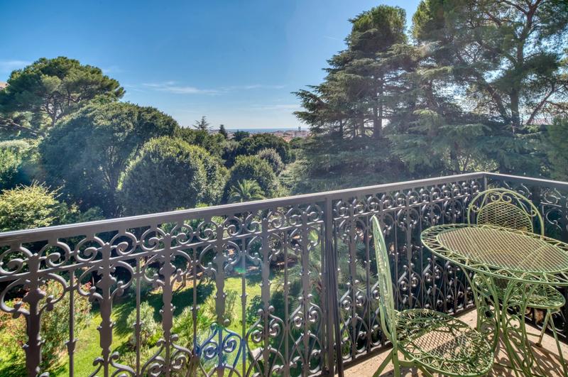 Appartement - 187 m² - 6 pièces