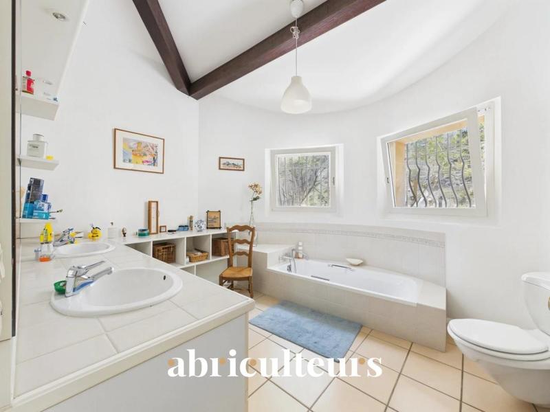 Maison ancienne - 256 m² - 8 pièces