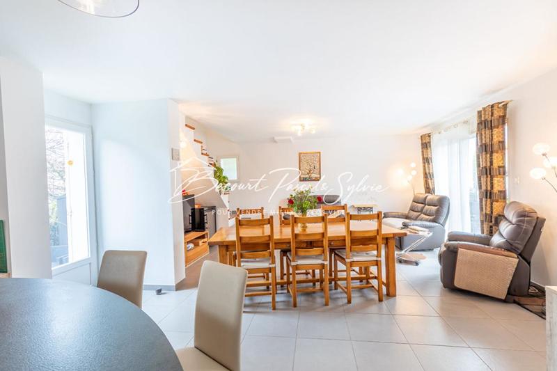 Maison - 90 m² - 5 pièces