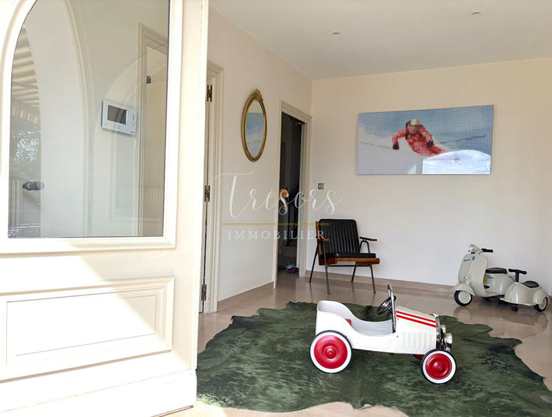 Villa - 345 m² - 8 pièces