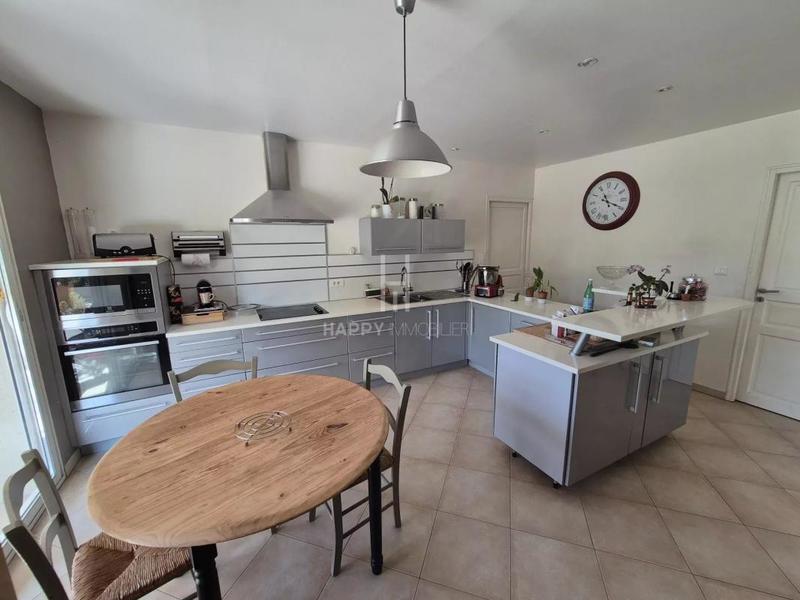 Maison - 250 m² - 7 pièces