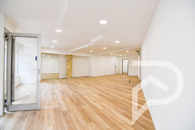 Local commercial - 81 m² - 2 pièces