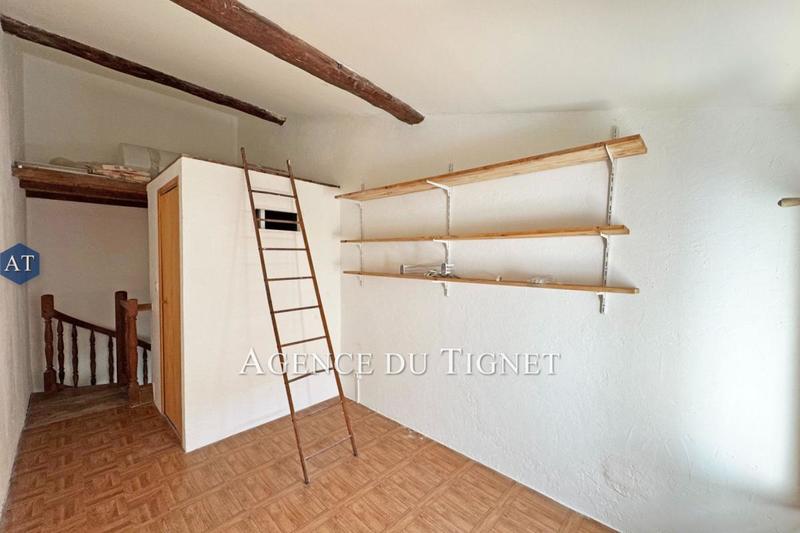 Remise - 18 m² - 2 pièces