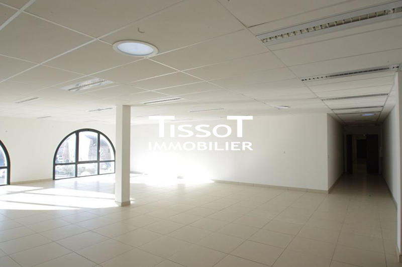 Bureau - 104 m² - 1 pièce