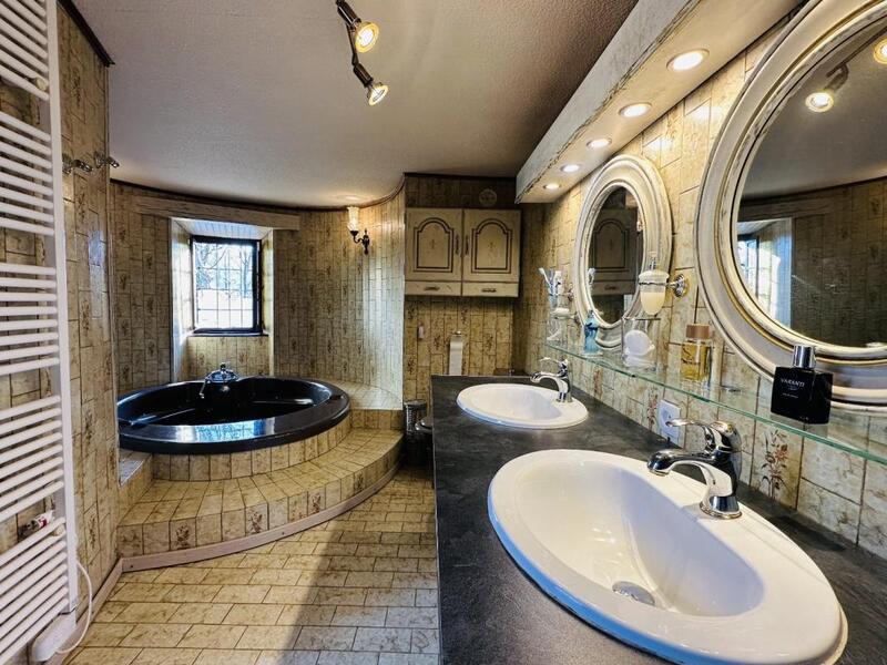 Maison de village - 420 m² - 12 pièces