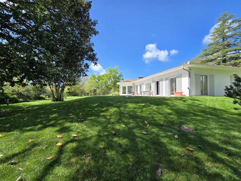 Maison - 202 m² - 6 pièces