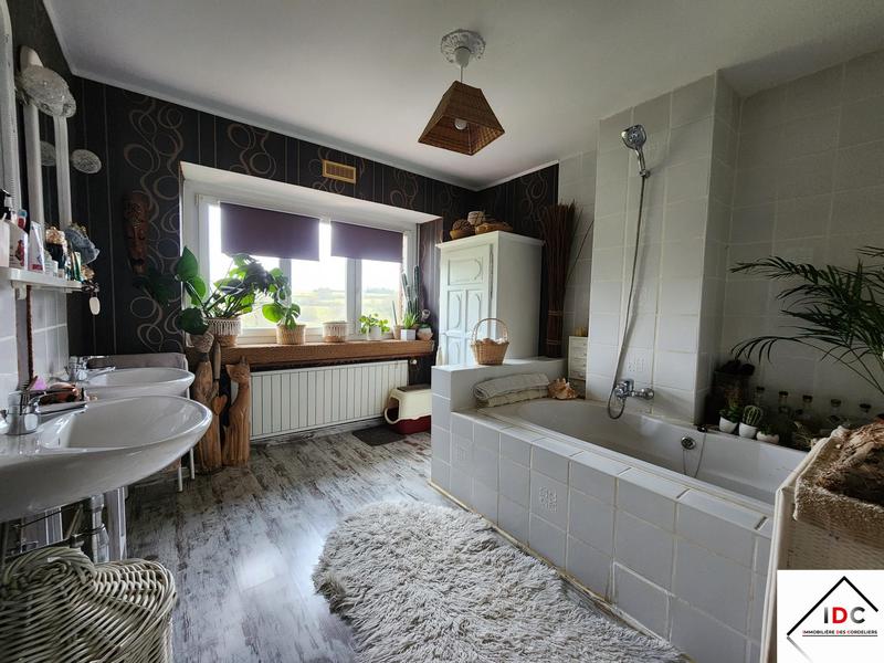 Maison - 240 m² - 7 pièces