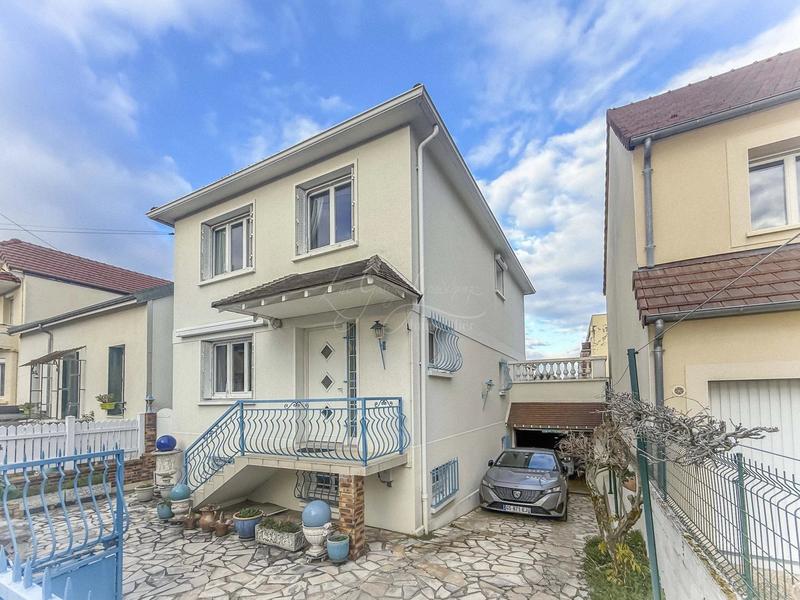 Maison - 131 m² - 8 pièces