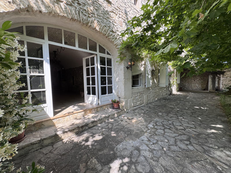 Maison - 311 m² - 9 pièces