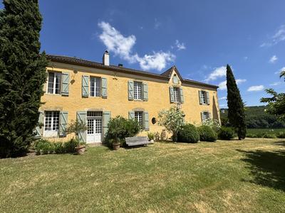 Maison - 398 m² - 12 pièces