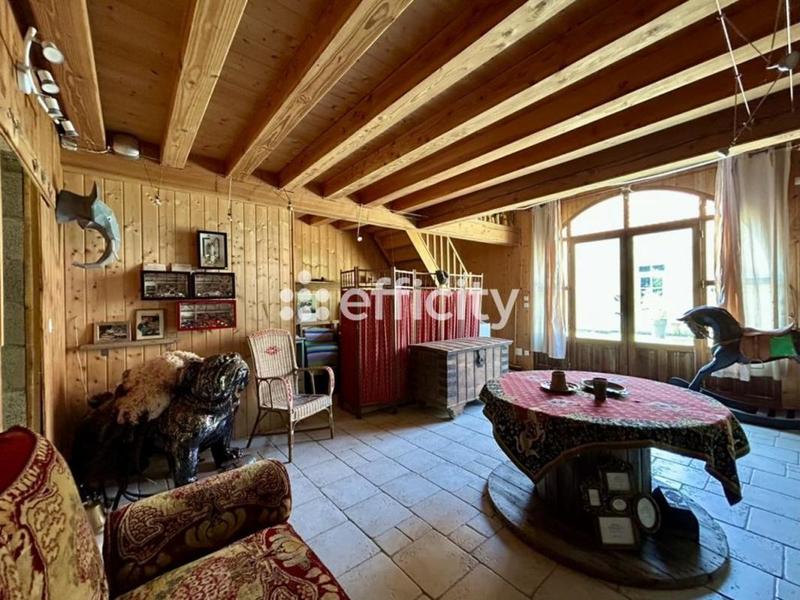 Maison - 232 m² - 10 pièces