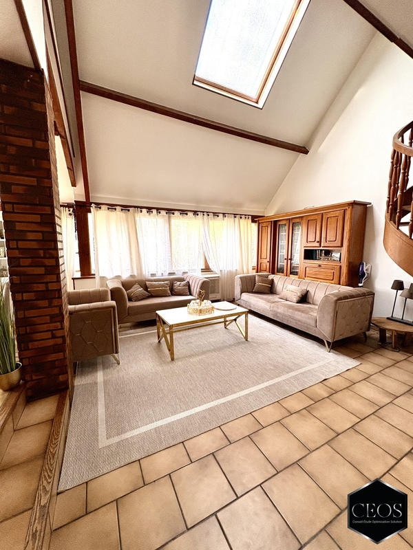 Maison - 210 m² - 8 pièces