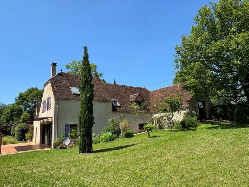 Propriété - 207 m² - 6 pièces