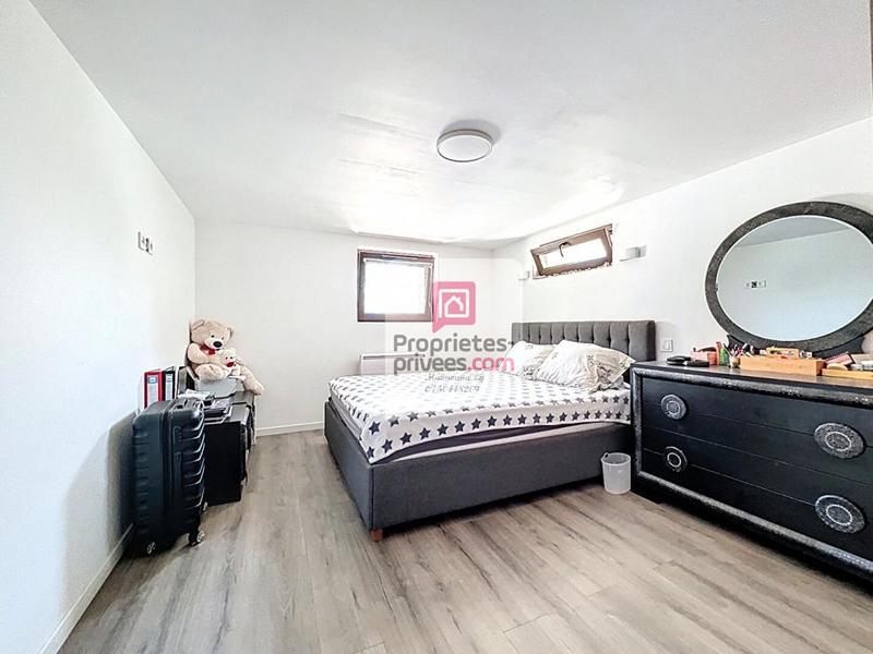 Maison - 240 m² - 18 pièces