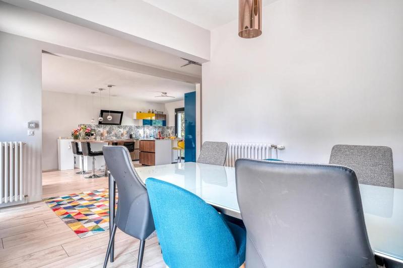 Maison - 210 m² - 8 pièces