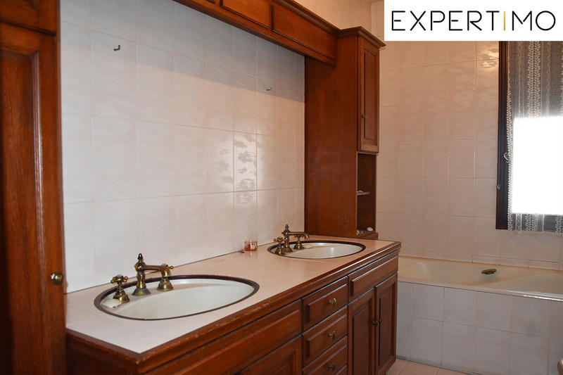 Maison - 184 m² - 8 pièces