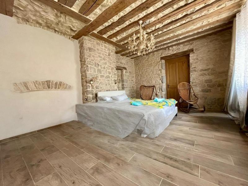 Propriété - 215 m² - 10 pièces