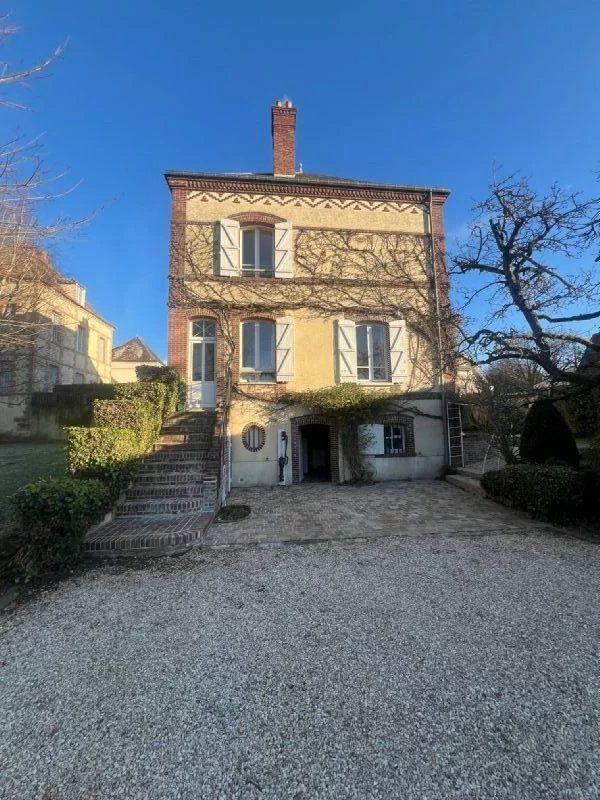 Maison - 200 m² - 9 pièces