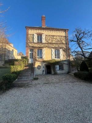 Maison - 200 m² - 9 pièces