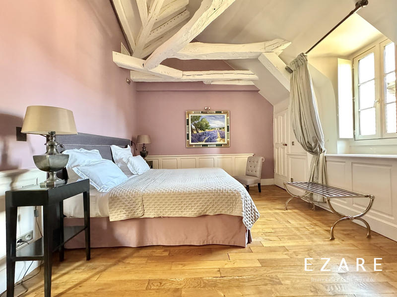 Maison - 380 m² - 11 pièces