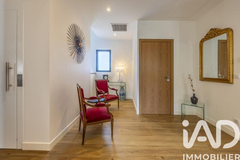 Maison - 260 m² - 6 pièces