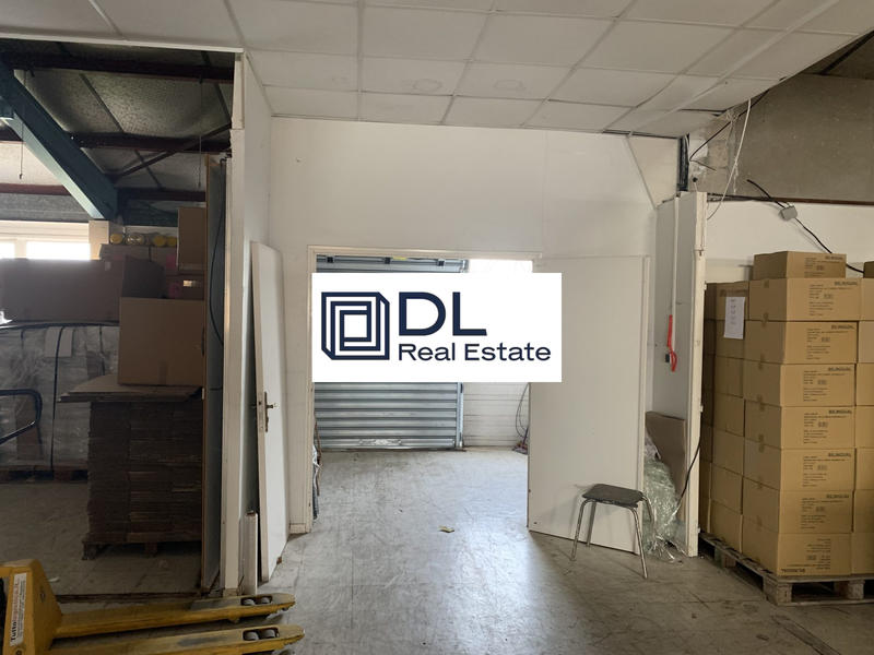 Entrepôt - 1 220 m²