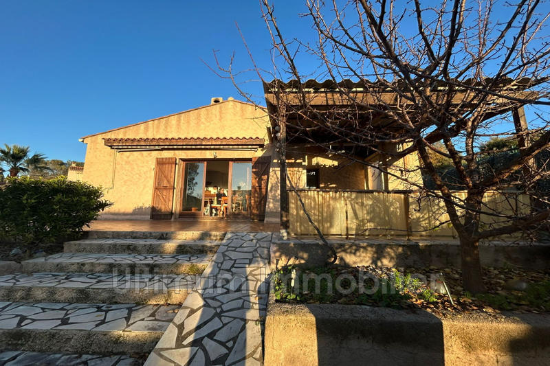 Villa - 180 m² - 8 pièces