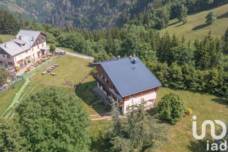 Maison - 227 m² - 8 pièces