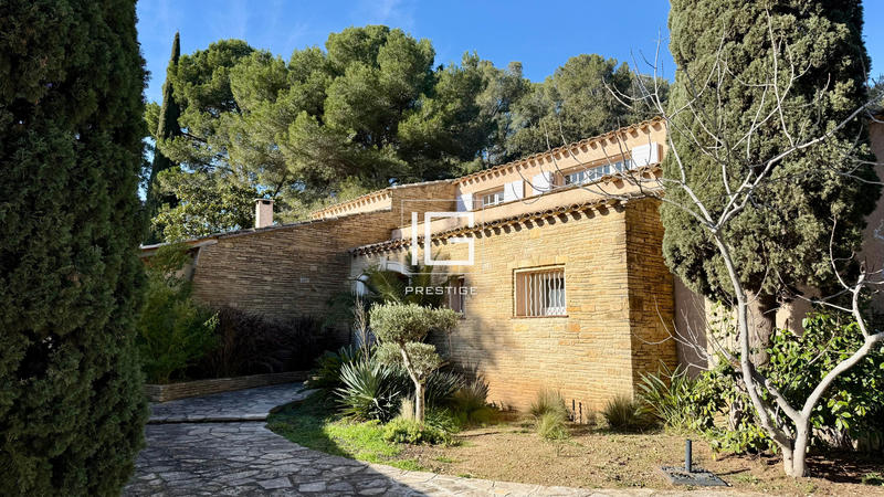 Maison - 300 m² - 7 pièces