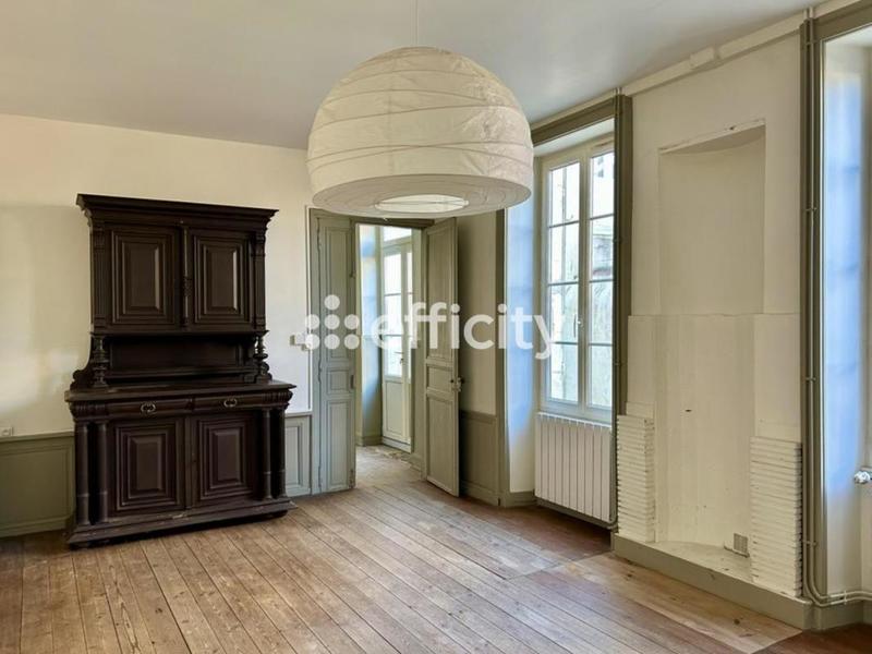 Maison - 215 m² - 9 pièces