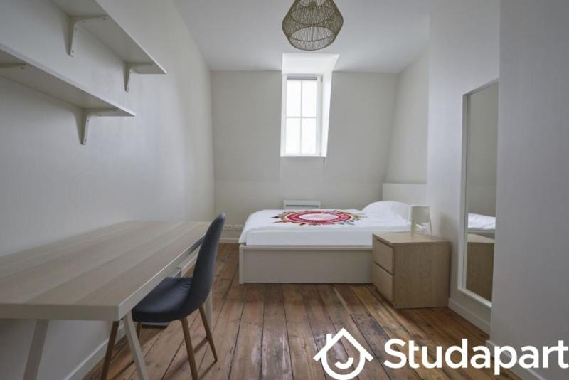 Chambre - 9 m² - 1 pièce